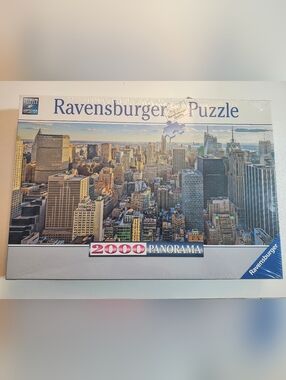 New Ravensburger View Over New York 2000 Piece Panorama Puzzle in Blue/Gray.